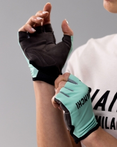 lifestyle-gloves-2.jpg