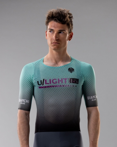 ultralight-tshirt-man-celeste-1_1.jpg