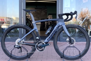          Pinarello  Dogma F Aero ... Sram Red Etap AXS ... Princeton Carbon ... NOWY ROWER ... Model  2026