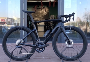           Pinarello Dogma F Aero Disc ... Elektroniczna Shimano Ultegra Di2 ... Rozmiar M/54