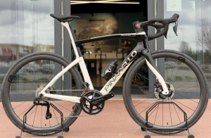           Pinarello F9 Aero Disc ... Shimano Dura Ace Di2 ... NOWY ROWER ... Razor White .. Rozmiar 53, 54