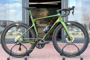 Bianchi Infinito Pro Disc Endurance .. Ultegra Di2 ... Verde Camaleonte .. NOWY ROWER .. Model 2027