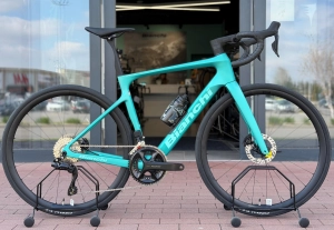     Bianchi Infinito Disc Endurance ... Shimano 105 Di2 ... Metallic Celeste ... NOWY ROWER .. Model 2027