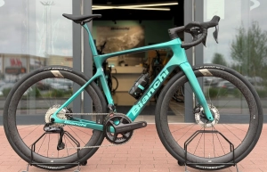 Bianchi Infinito Pro Disc Endurance .. Shimano Ultegra Di2 .. Metallic Celeste .. NOWY ROWER .. Model 2027