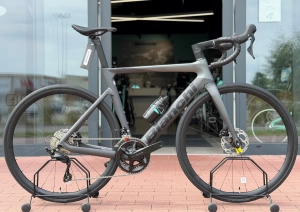 Bianchi Oltre Race Aero ... Shimano 105 z 12 przełożeniami ... NOWY ROWER ... GRAFITOWY